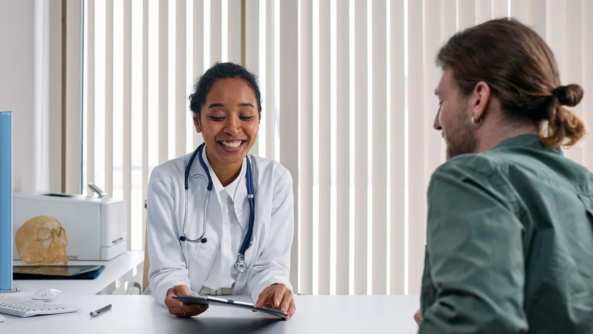Échange entre médecin et patient sur la santé veineuse